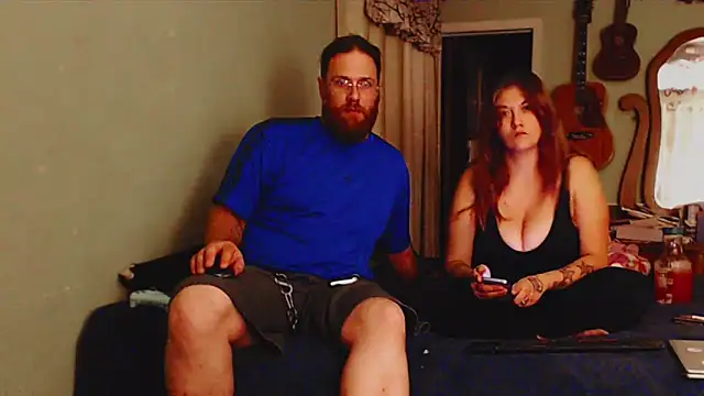 Geeznuts19 online show from October 2025 03:31:02 AM