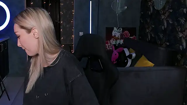 Snapshot of Blckmirrorr chatting on October 2025 04:23:02 AM Blckmirrorr online show from October 2025 04:23:02 AM