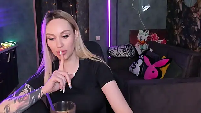 Blckmirrorr online show from April 2026 11:44:01 PM