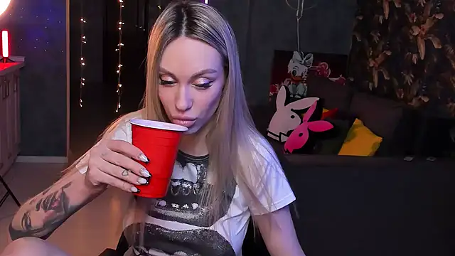 Snapshot of Blckmirrorr chatting on January 2025 04:37:01 PM Blckmirrorr online show from January 2025 04:37:01 PM