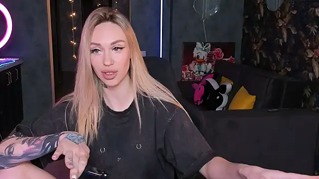 Snapshot of Blckmirrorr chatting on November 2025 08:25:01 PM Blckmirrorr online show from November 2025 08:25:01 PM