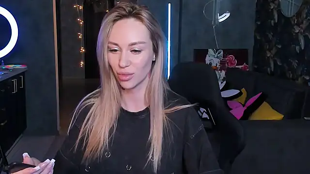 Snapshot of Blckmirrorr chatting on November 2025 02:27:01 PM Blckmirrorr online show from November 2025 02:27:01 PM