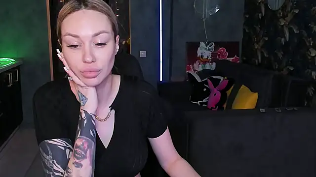 Snapshot of Blckmirrorr chatting on November 2025 11:54:02 AM Blckmirrorr online show from November 2025 11:54:02 AM