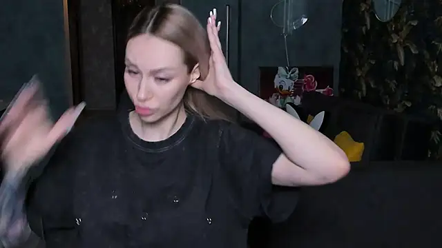 Snapshot of Blckmirrorr chatting on December 2025 08:04:02 PM Blckmirrorr online show from December 2025 08:04:02 PM