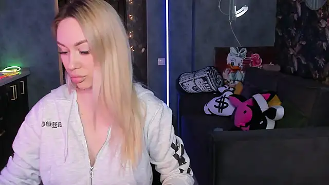 Blckmirrorr online show from April 2026 12:56:01 PM