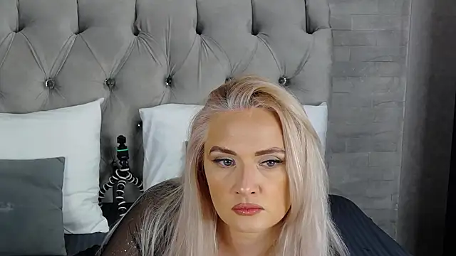 IsabellaDeRosa online show from September 2025 10:55:02 AM