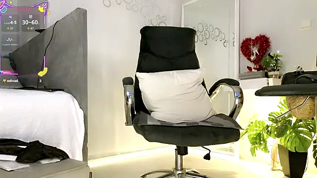 missmiamore online show from January 2026 02:46:01 PM