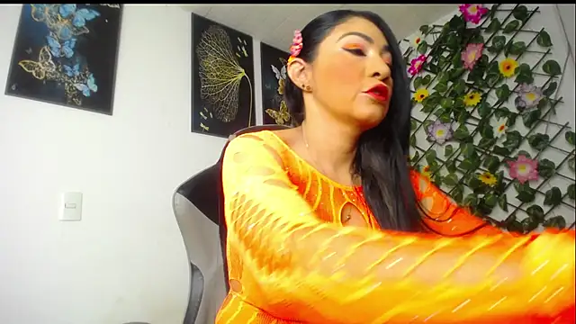 luzcastillo07 online show from November 2025 05:33:01 AM