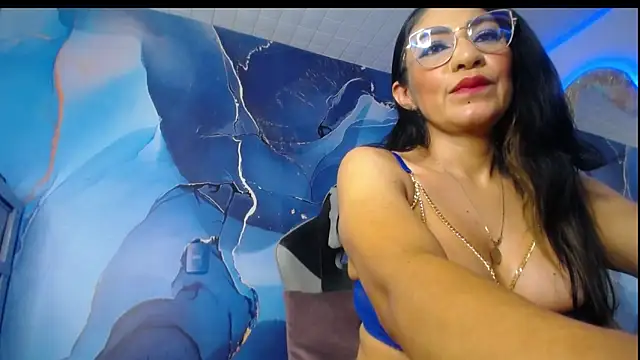 luzcastillo07 online show from May 2026 05:42:01 AM