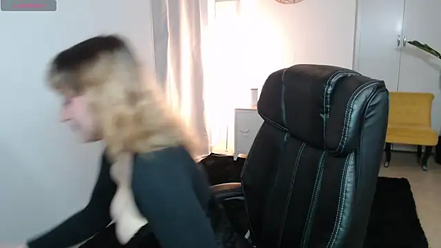 Crystal-dreamt online show from April 2026 09:16:02 AM