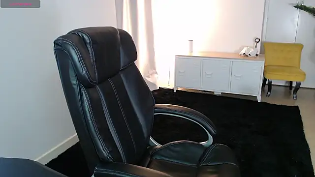 Crystal-dreamt online show from March 2026 03:12:02 PM