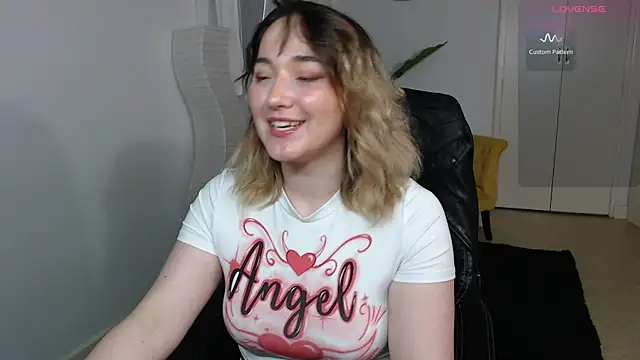 Snapshot of Crystal-dreamt chatting on July 2026 02:03:02 PM Crystal-dreamt online show from July 2026 02:03:02 PM