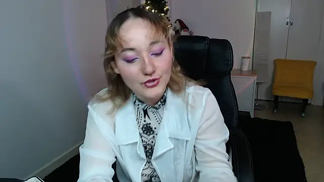 Crystal-dreamt online show from December 2025 09:26:01 AM