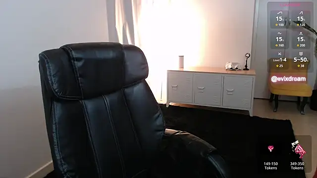 Crystal-dreamt online show from April 2026 11:33:01 AM