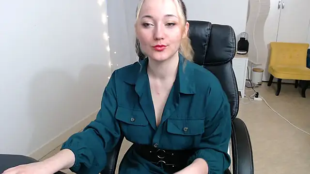 Crystal-dreamt online show from October 2025 08:16:01 AM