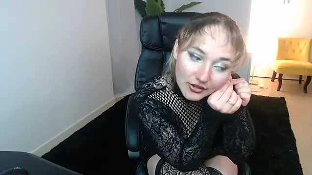 Crystal-dreamt online show from February 2026 09:53:02 AM