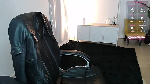 Crystal-dreamt online show from April 2026 09:59:02 AM