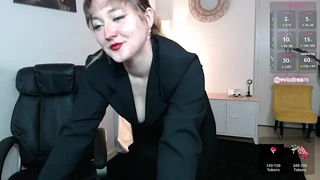 Crystal-dreamt online show from April 2026 09:27:02 AM