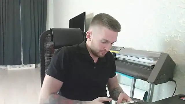 Marselle Laker online show from November 2025 01:48:02 PM