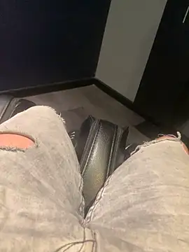 luay187 online show from April 2026 04:57:02 PM