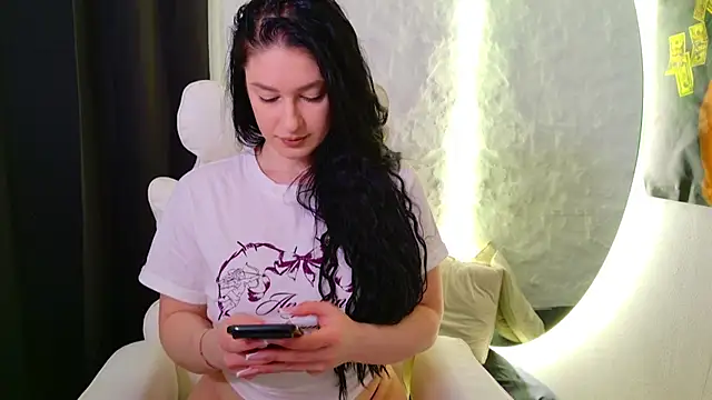 moniqque online show from November 2025 06:12:01 AM