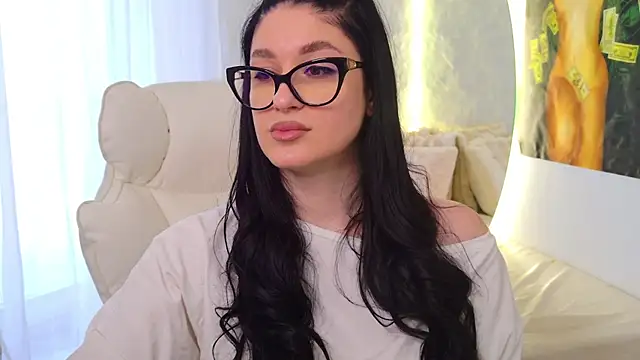 moniqque online show from April 2026 12:45:01 PM