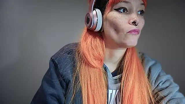 Snapshot of FRRANNKIE chatting on November 2025 10:35:02 PM FRRANNKIE online show from November 2025 10:35:02 PM