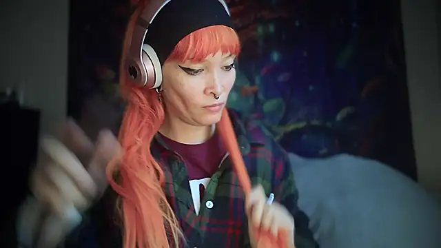 Snapshot of FRRANNKIE chatting on November 2025 09:19:01 PM FRRANNKIE online show from November 2025 09:19:01 PM