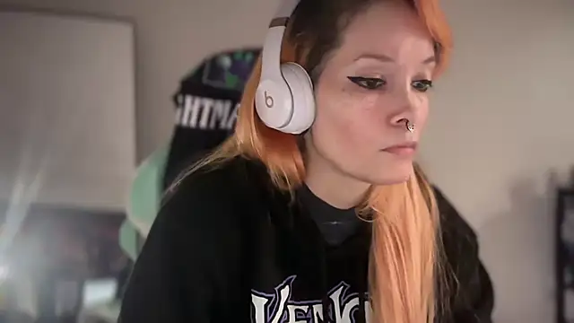 Snapshot of FRRANNKIE chatting on February 2026 12:51:02 PM FRRANNKIE online show from February 2026 12:51:02 PM