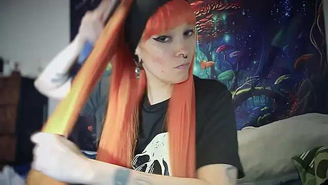 Snapshot of FRRANNKIE chatting on November 2025 01:49:01 AM FRRANNKIE online show from November 2025 01:49:01 AM