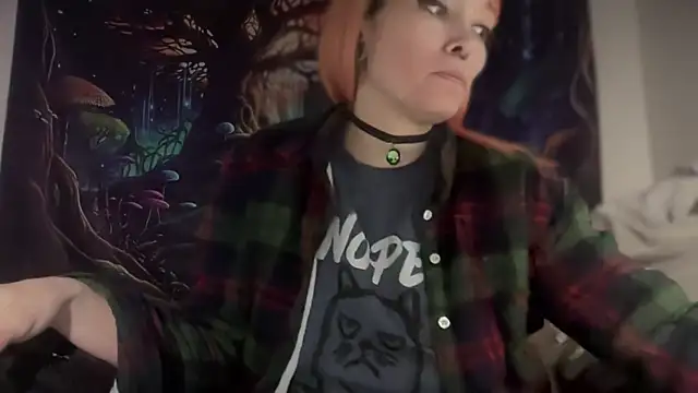 Snapshot of FRRANNKIE chatting on December 2025 01:58:02 PM FRRANNKIE online show from December 2025 01:58:02 PM