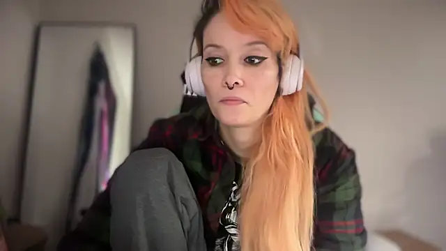 Snapshot of FRRANNKIE chatting on February 2026 01:02:02 PM FRRANNKIE online show from February 2026 01:02:02 PM