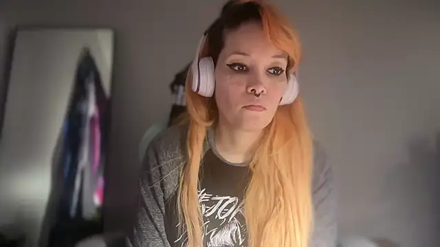 Snapshot of FRRANNKIE chatting on February 2026 02:06:02 PM FRRANNKIE online show from February 2026 02:06:02 PM