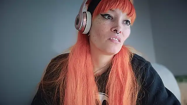 Snapshot of FRRANNKIE chatting on October 2025 06:51:01 PM FRRANNKIE online show from October 2025 06:51:01 PM