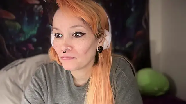 Snapshot of FRRANNKIE chatting on February 2026 06:00:01 AM FRRANNKIE online show from February 2026 06:00:01 AM