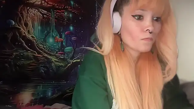 Snapshot of FRRANNKIE chatting on March 2026 07:15:01 AM FRRANNKIE online show from March 2026 07:15:01 AM