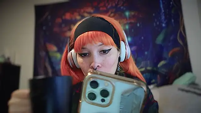 Snapshot of FRRANNKIE chatting on November 2025 08:46:01 PM FRRANNKIE online show from November 2025 08:46:01 PM