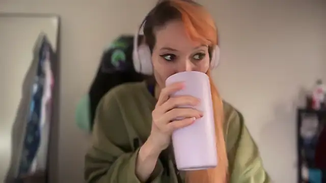 Snapshot of FRRANNKIE chatting on February 2026 03:24:01 PM FRRANNKIE online show from February 2026 03:24:01 PM