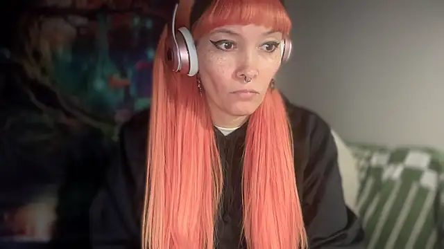 Snapshot of FRRANNKIE chatting on December 2025 11:49:01 AM FRRANNKIE online show from December 2025 11:49:01 AM