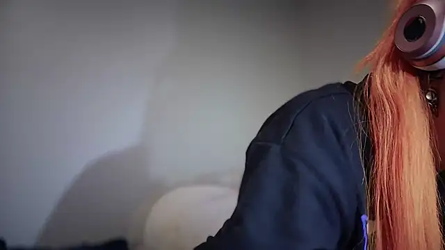 Snapshot of FRRANNKIE chatting on November 2025 09:19:02 PM FRRANNKIE online show from November 2025 09:19:02 PM