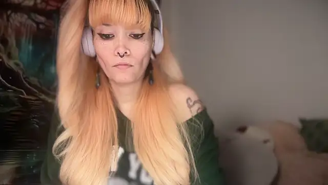 Snapshot of FRRANNKIE chatting on March 2026 07:54:01 PM FRRANNKIE online show from March 2026 07:54:01 PM