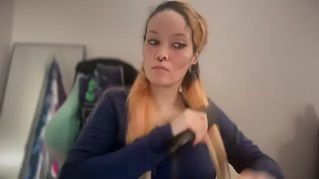 Snapshot of FRRANNKIE chatting on February 2026 05:24:01 PM FRRANNKIE online show from February 2026 05:24:01 PM