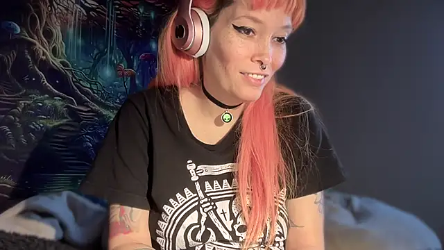 Snapshot of FRRANNKIE chatting on December 2025 04:51:01 PM FRRANNKIE online show from December 2025 04:51:01 PM