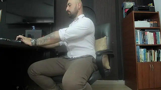 Leon 1234 online show from November 2025 07:06:01 PM