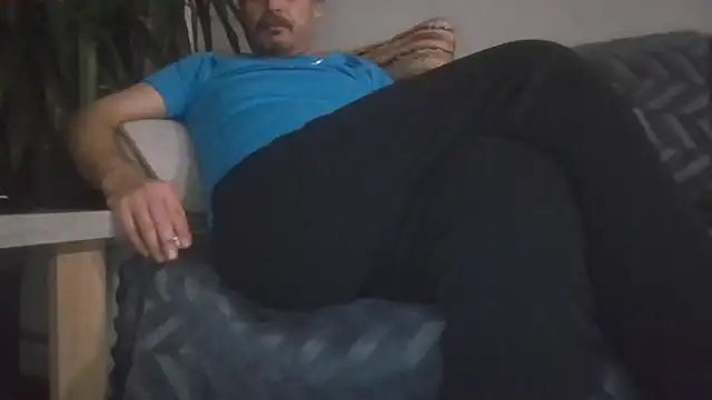 reslerkek31 online show from February 2026 11:06:02 PM