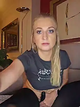 Snapshot of TARA-FUN chatting on February 2025 01:02:02 AM TARA-FUN online show from February 2025 01:02:02 AM