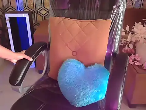 Snapshot of shivi_moto chatting on November 2025 05:02:01 AM shivi moto online show from November 2025 05:02:01 AM