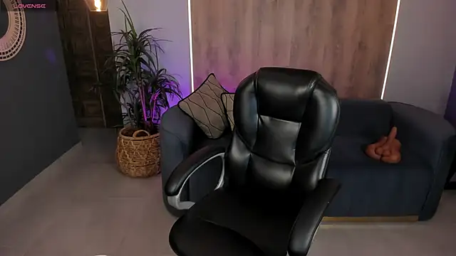 Snapshot of MileyCruz_ chatting on September 2025 11:38:02 PM MileyCruz online show from September 2025 11:38:02 PM