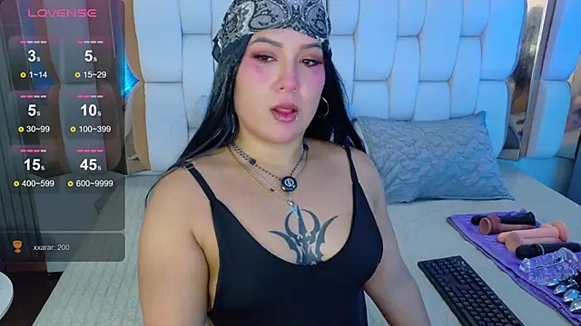 valkiria moore online show from December 2025 07:55:02 PM