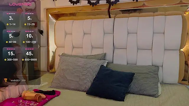 valkiria moore online show from October 2025 07:54:02 PM